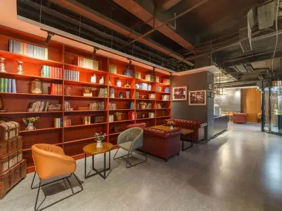 James Joyce Coffetel Hotel (Hami Yingbin Avenue)