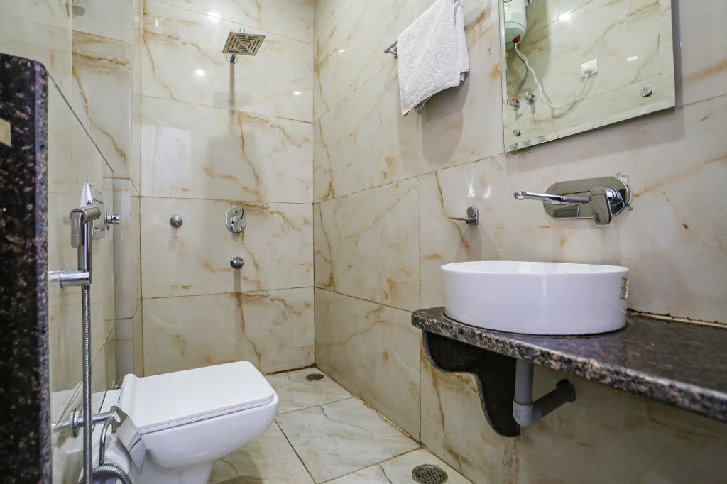 Hotel Sky Rise Inn Near Medanta - The Medicity, Gurugram