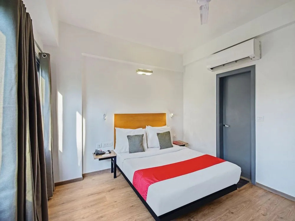 OYO Townhouse 030 Ashram Road Ahmedabad