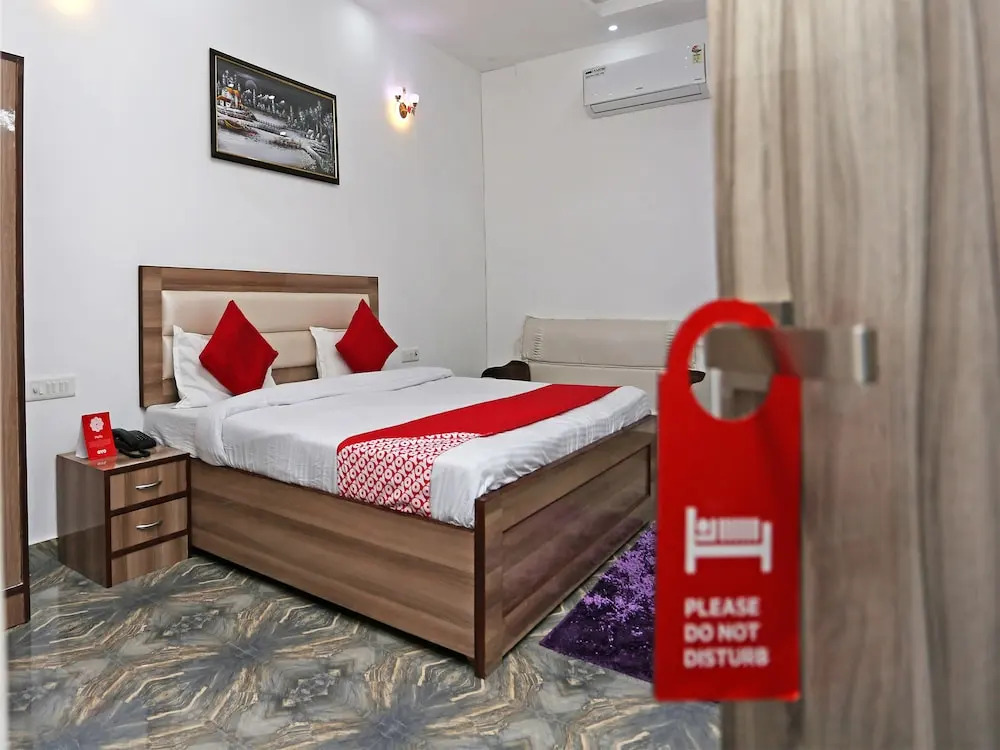 OYO 26628 Hotel Rest Palace
