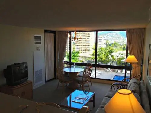 8th Fl. Waikiki Sunset Close to Beach Parking