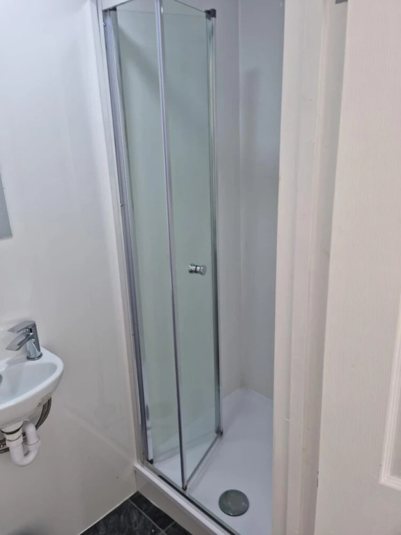 4 Bedroom-Southampton-Sleeps 6- Garden