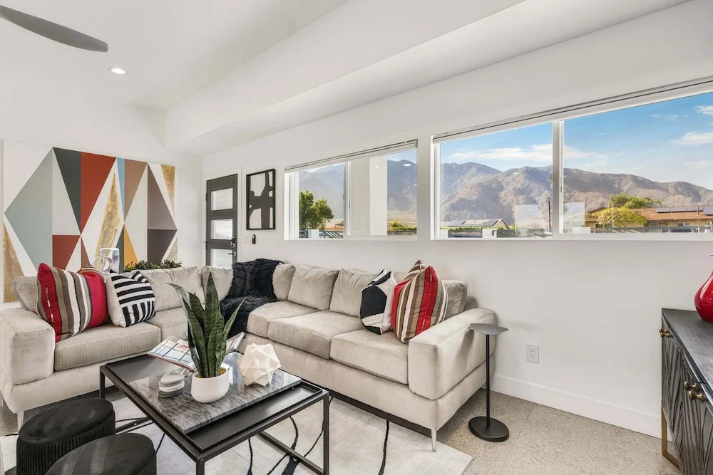 Sunview Escape, a Freshly Remodeled Retreat