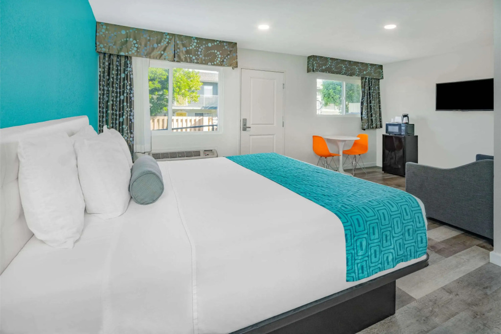 Howard Johnson Suites by Wyndham San Diego Chula Vista BayFront