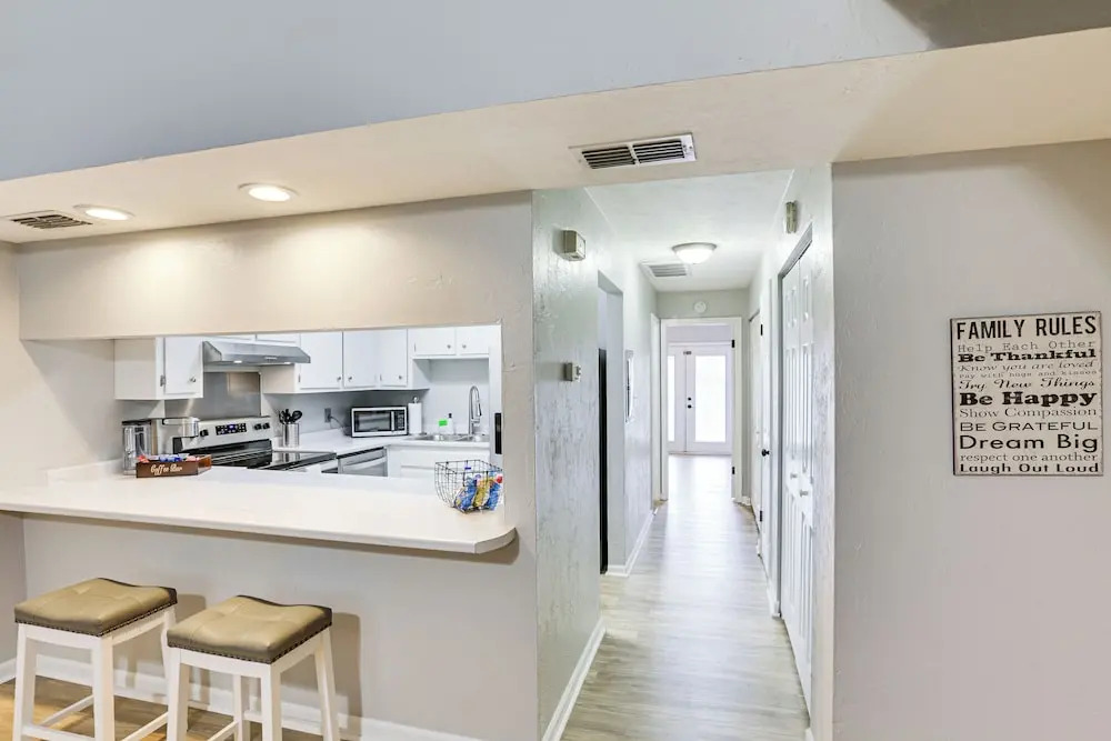 Updated Tallahassee Townhome: 3 Mi to Downtown!