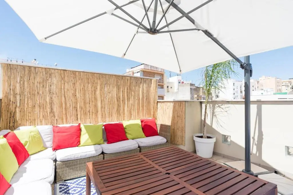 MA2B-Bright Apt With Rooftops With Palms near Old Town