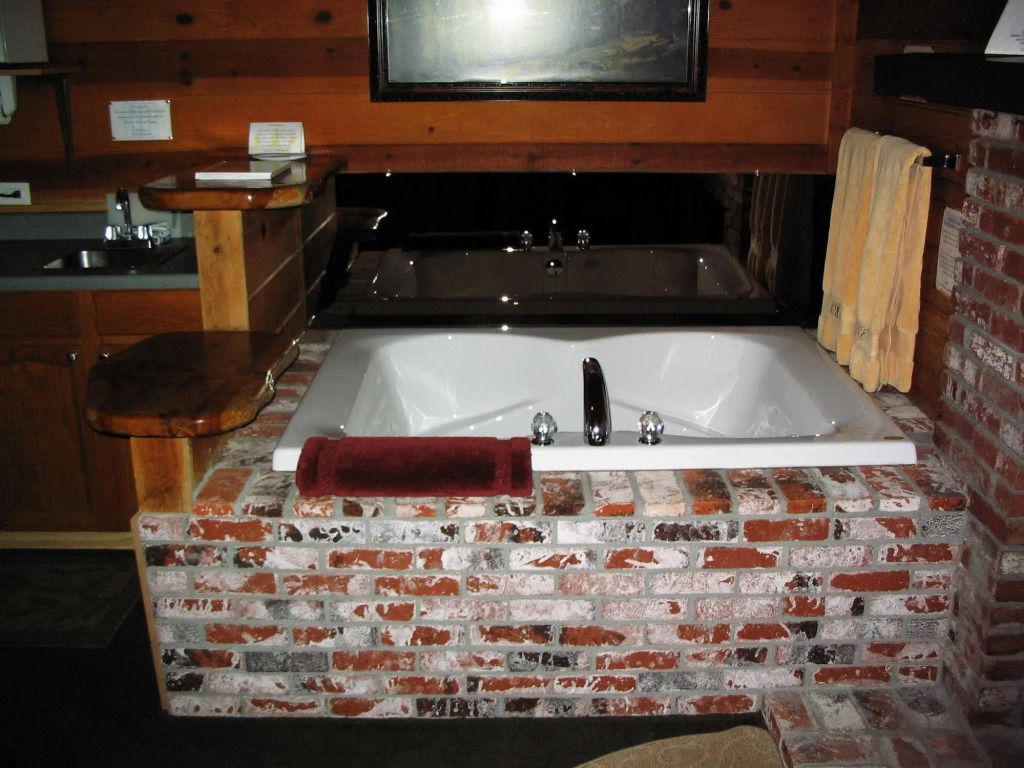 Cozy Hollow Lodge