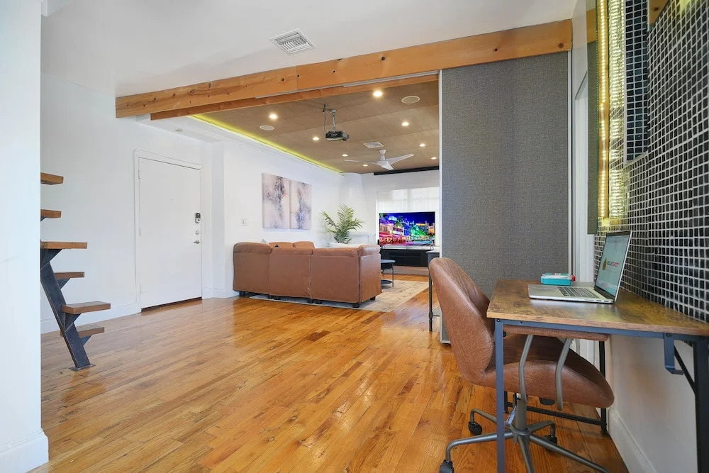 Wonderful South Beach Condo For 8 People