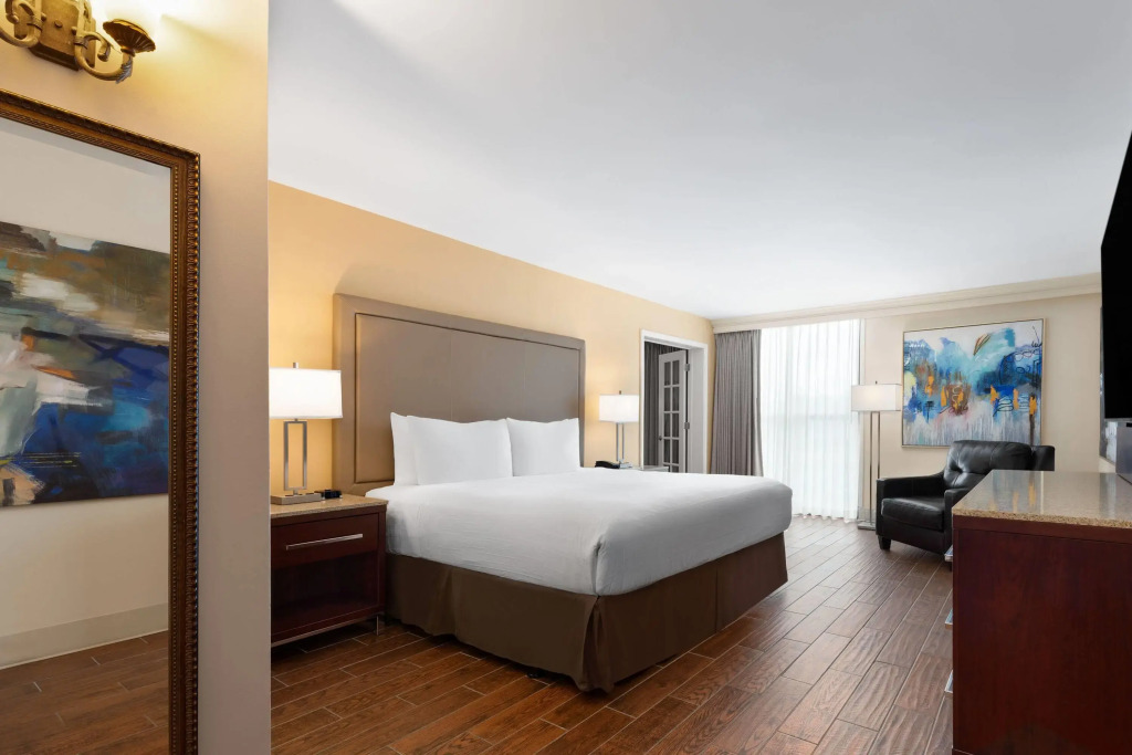 Wyndham Riverfront Hotel