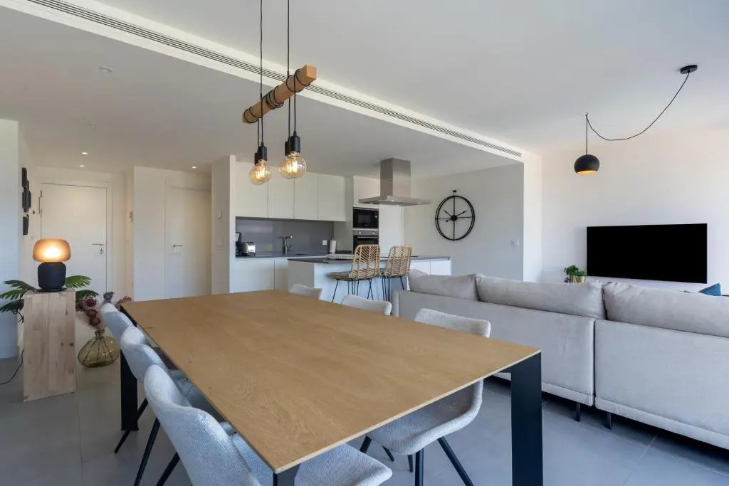 Modern 3bed apartment with sea view