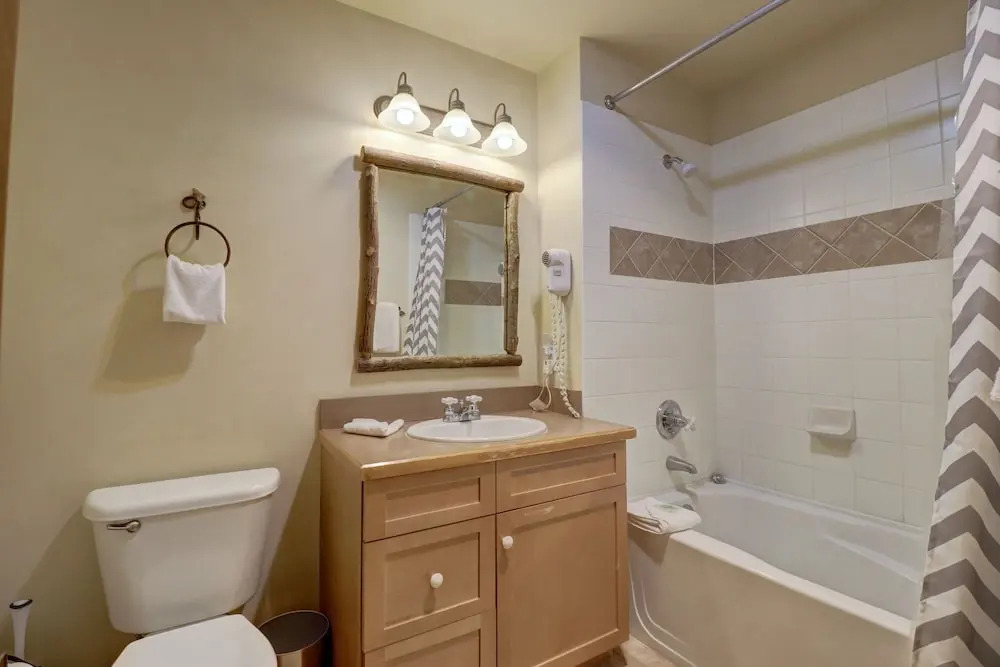Perfect Ski Condo Steps from the Super Bee & Golf Course - CS325 by Redawning