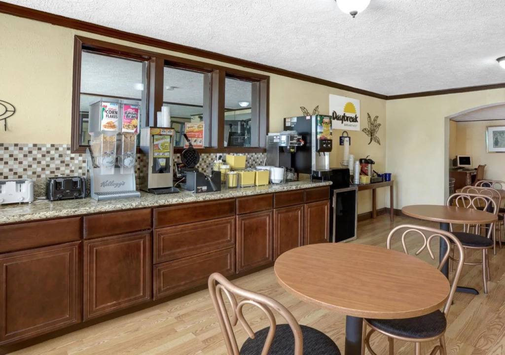 Days Inn & Suites - Sugar Land