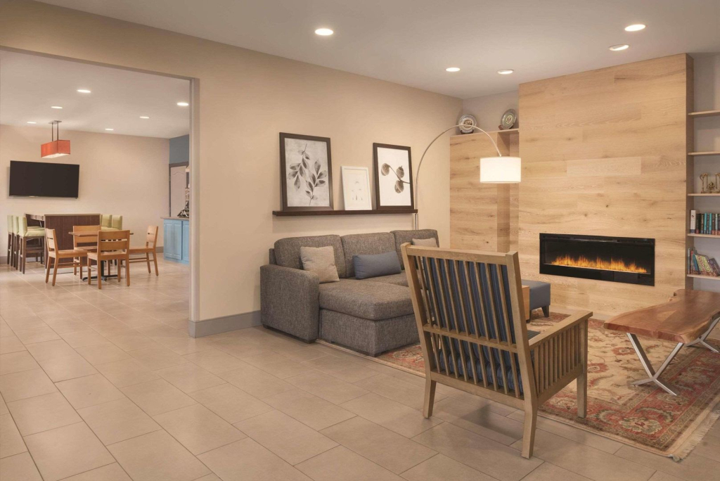 Country Inn & Suites by Radisson, Valparaiso, IN