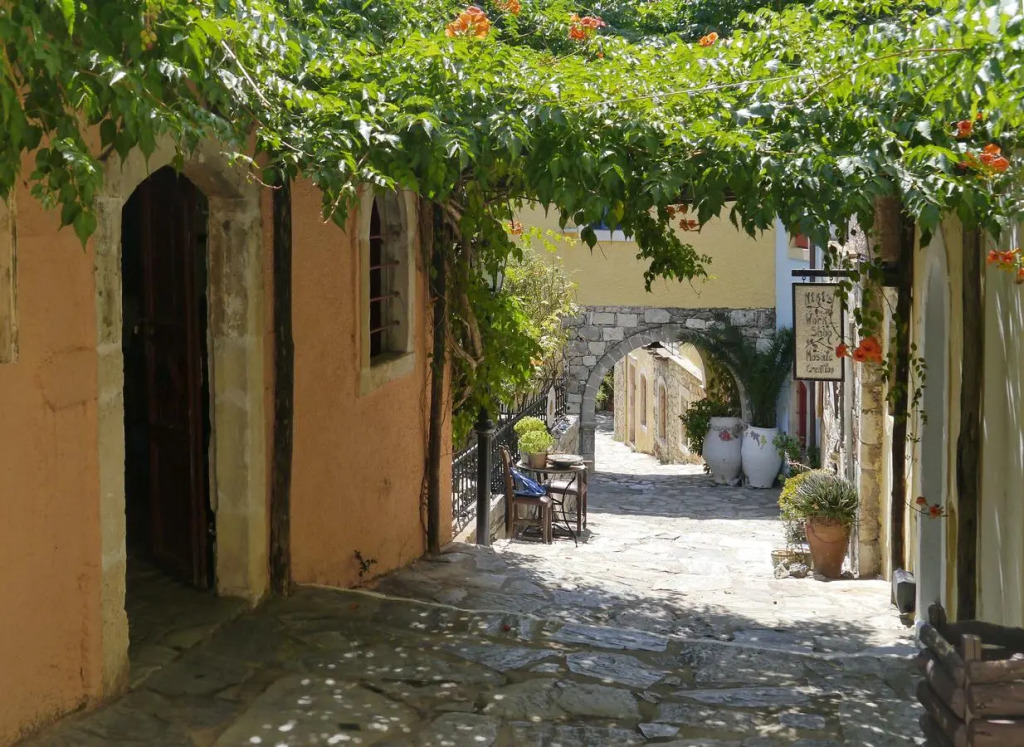 Arolithos Traditional Village Hotel