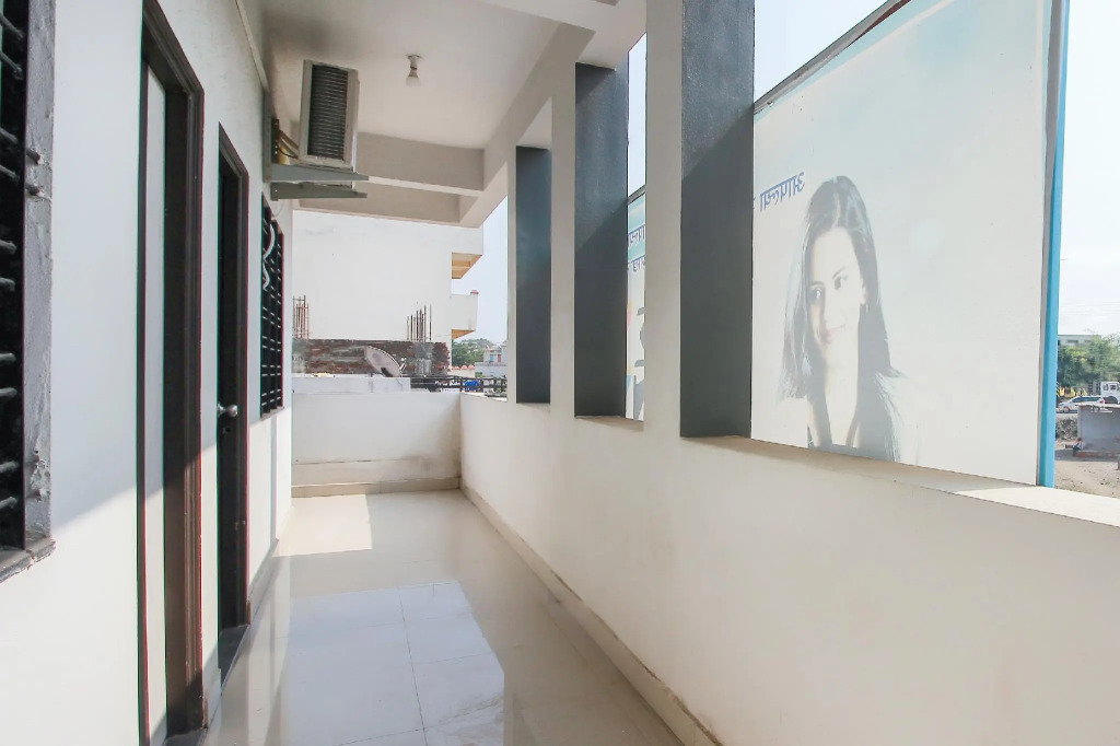 OYO 46968 Mahakal Inn
