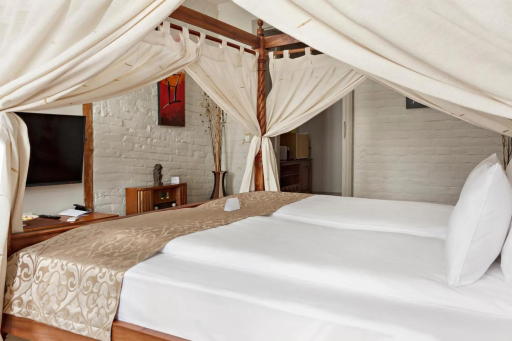 SuperB Luxury Suites