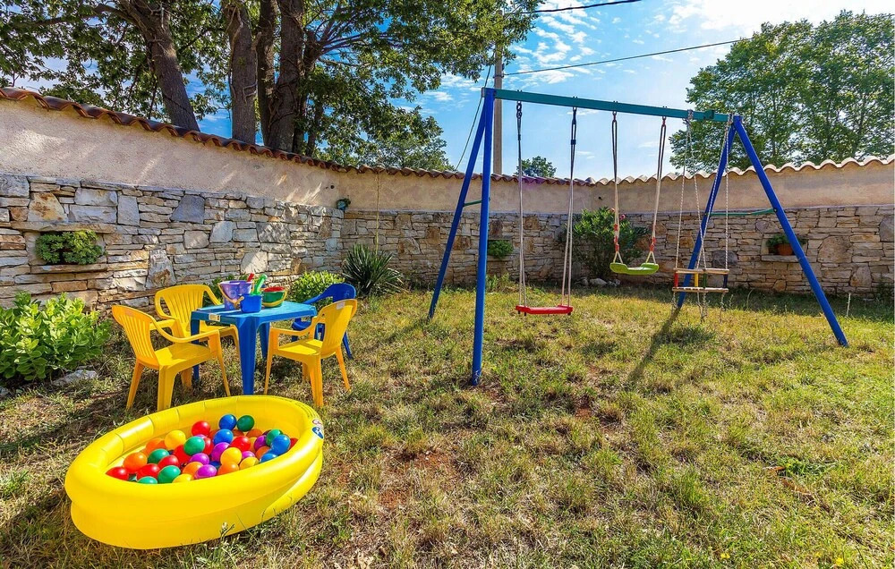 Amazing Home in Boduleri With Wifi and 4 Bedrooms