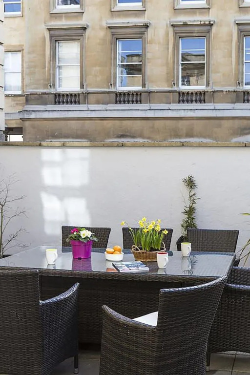 Dream Stays Bath - Trim Street Townhouse with Hot tub
