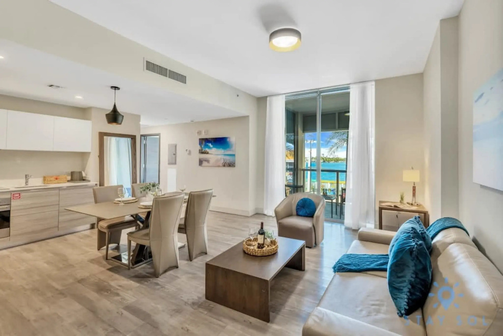 Apartment w Bay View Balcony  Pool   Up To 6  Gym, Hollywood