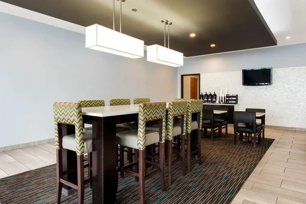 La Quinta Inn & Suites by Wyndham Chicago - Lake Shore
