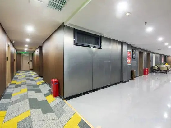 IU Hotel (Shijiazhuang Beiguo Yizhuang Canal Bridge Station/Tiedao University Subway Station)
