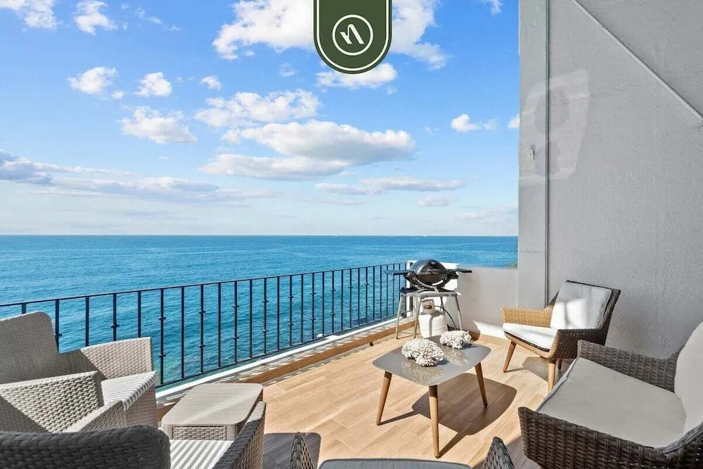Oceanfront 2 BR Condo With Spectacular View - Pool