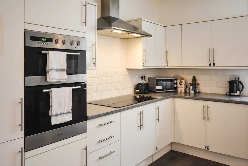 No 13 Georgian Shared House - By Clifton Short Lets