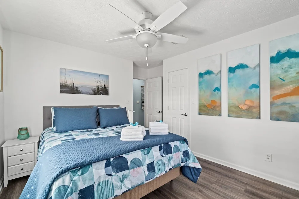 Contemporary Bungalow / West End PCB / Available NOW! / Perfect for Family
