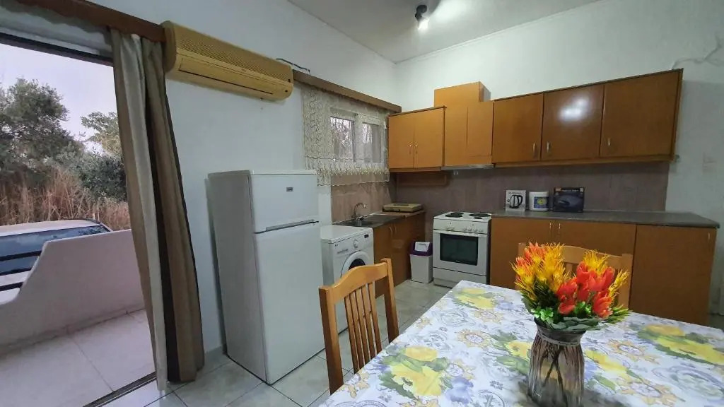 Almiri Apartments By the sea