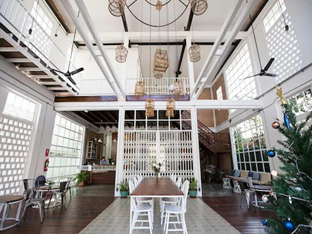 Memmoth Cafe & Hostel in Lampang