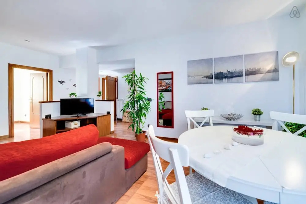 Comfortable Flat 15 Minutes to the City Center