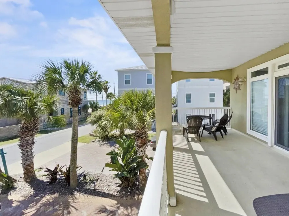 Royal Palms Retreat 3 Bedroom Home by RedAwning