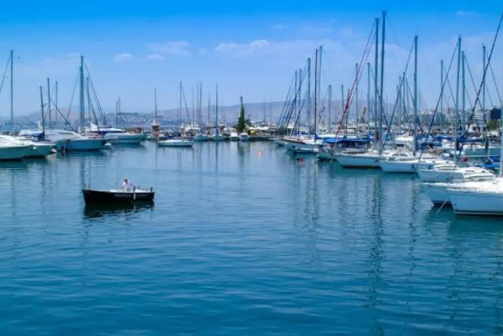 Two Bedroom Apartment Near Alimos Marina !
