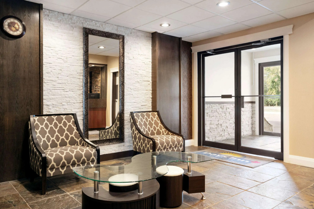 Days Inn by Wyndham Sylvan Lake