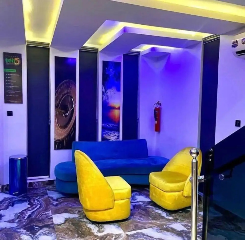 Ten15 Hotel & Suites