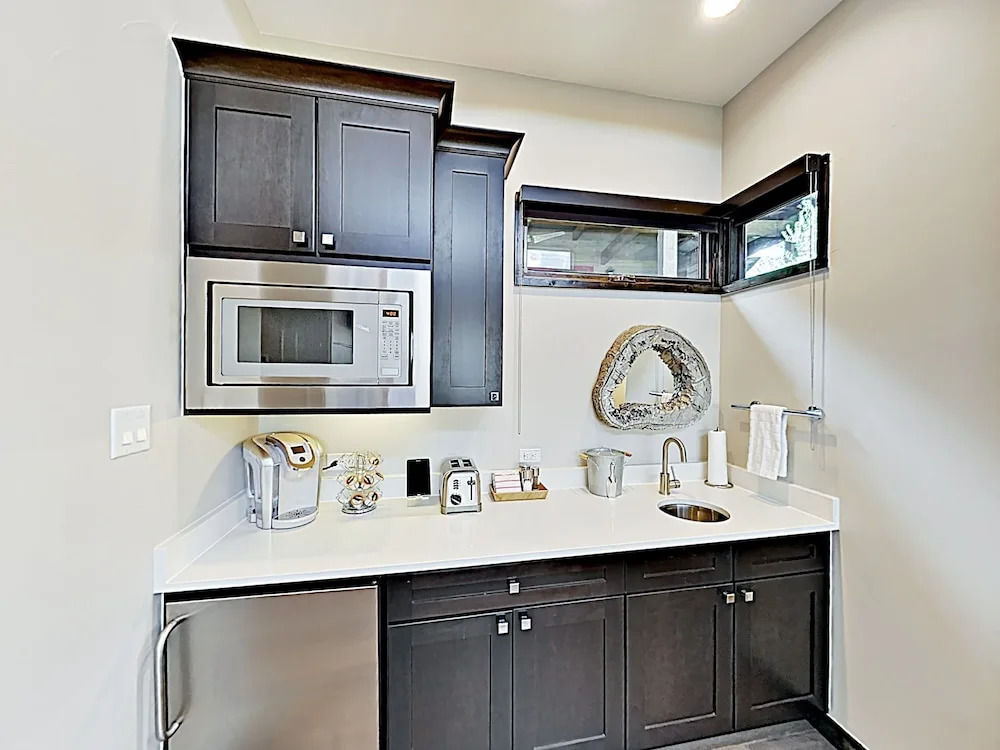 New Listing! Luxe Lake Travis Studio W/ Pool 1 Bedroom Cabin