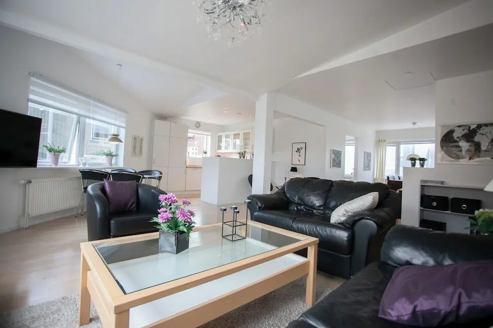 Downtown Tórshavn - Large 3 Bedroom Apartment