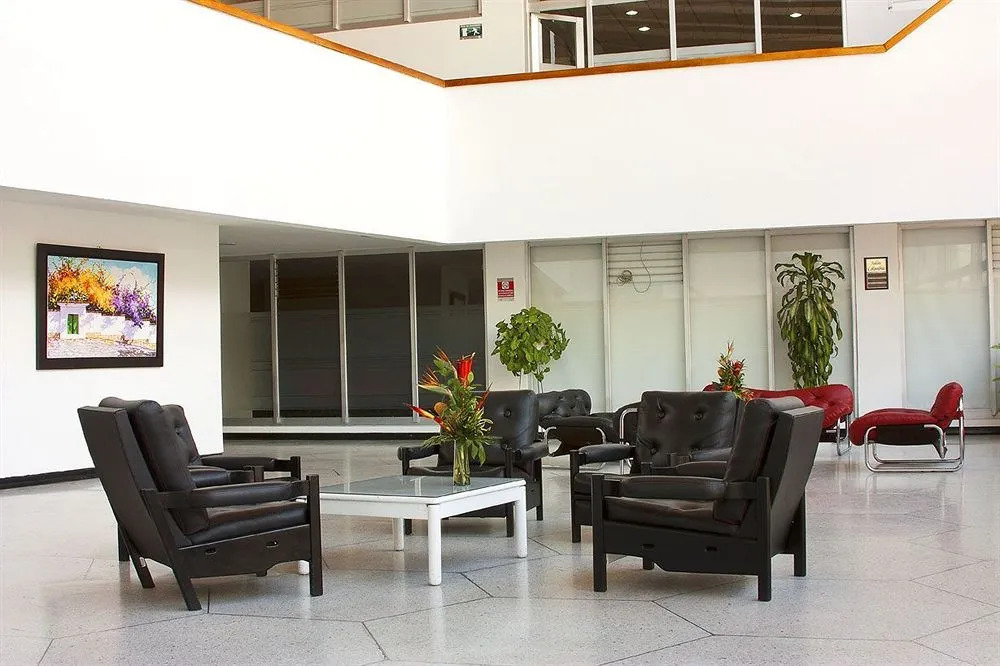 Hotel Hunza Y Centro De Convenciones