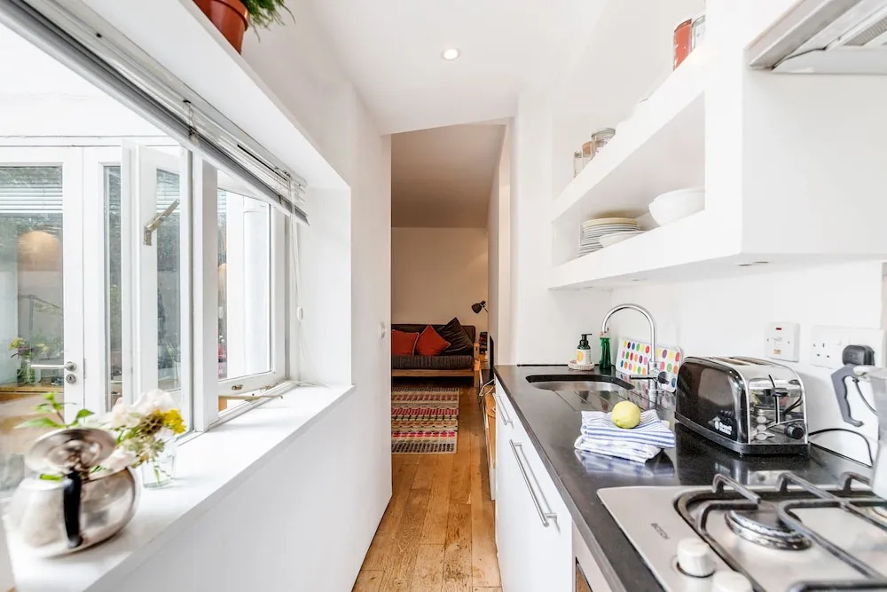 Modern Holland Park apartment