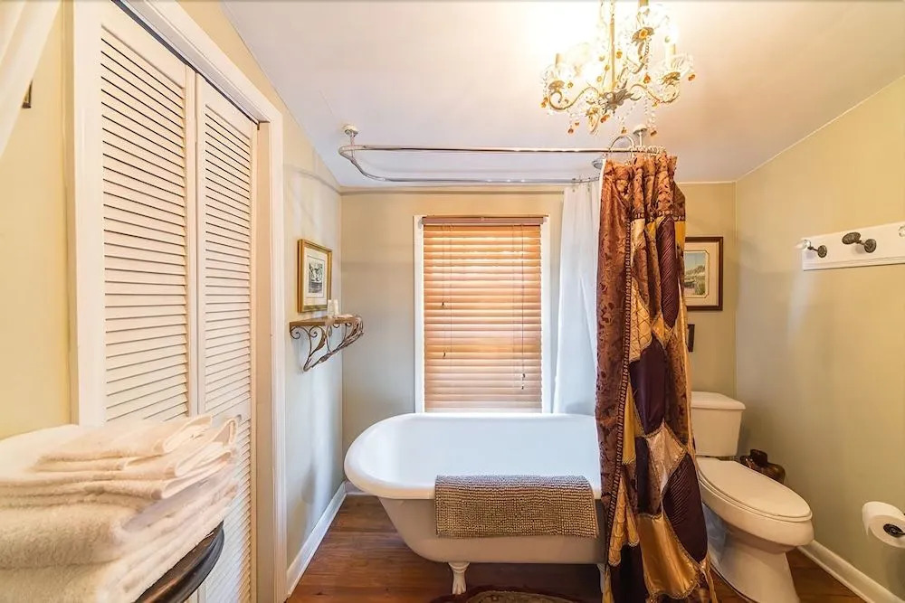 Beachside Boutique Inn – Folly Beach Rooms & Private Cottages