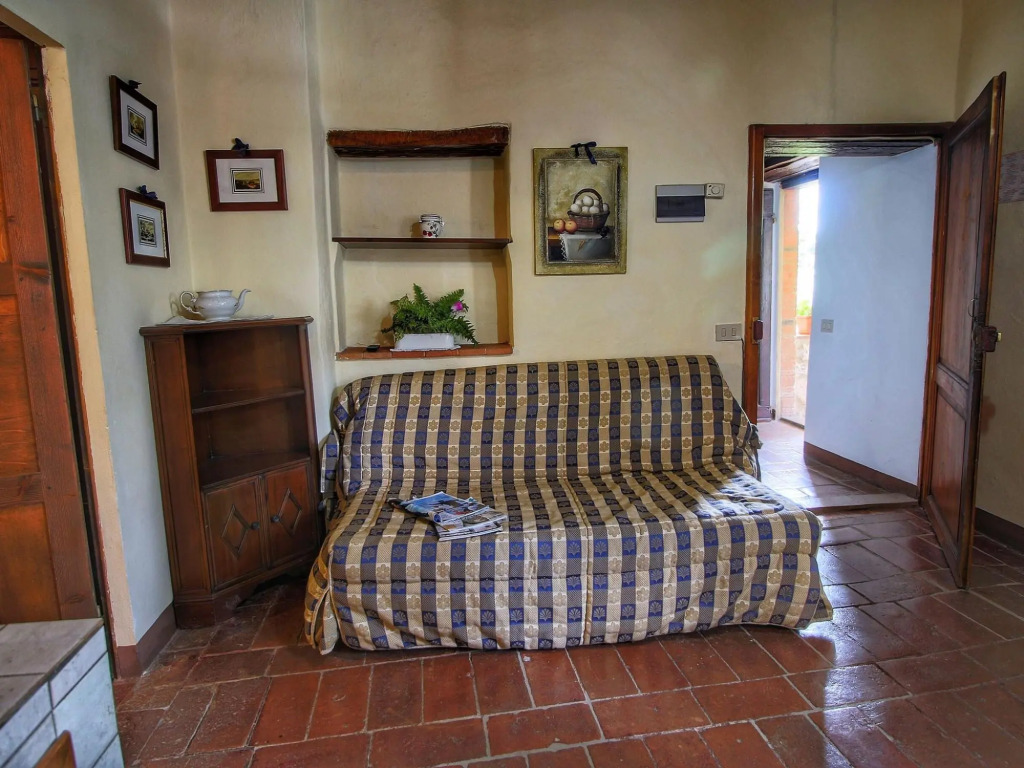 Apartment in a farmhouse with swimming pool