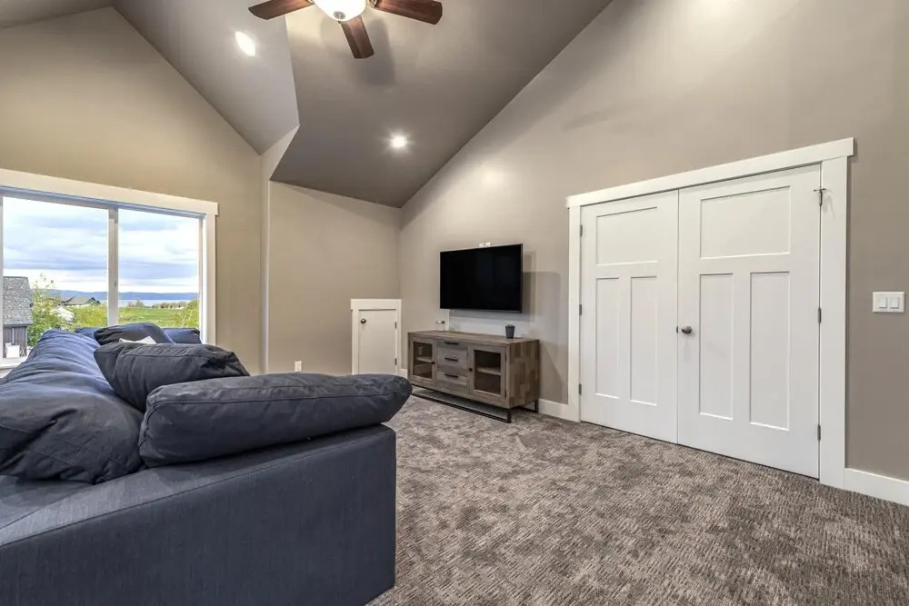 Beautiful Parade Home Overlooking Bear Lake Golf Course and Bear Lake - Sleep 34