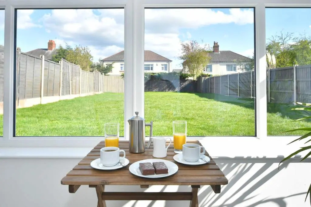 Orion House - sleeps 6, driveway, garden