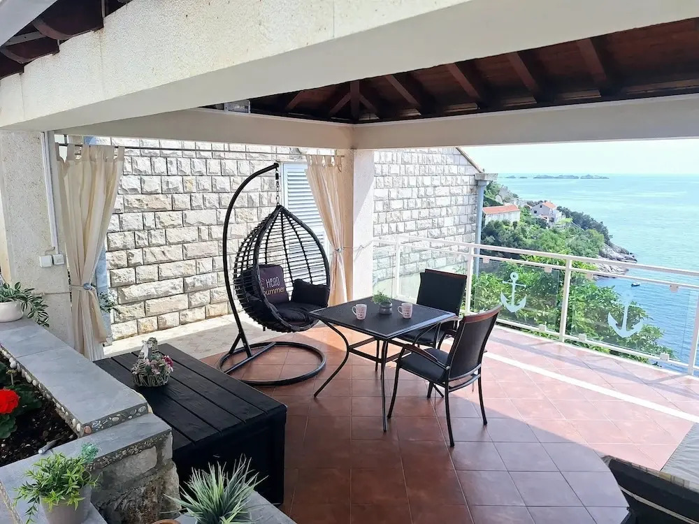 Indys Beach Apartments