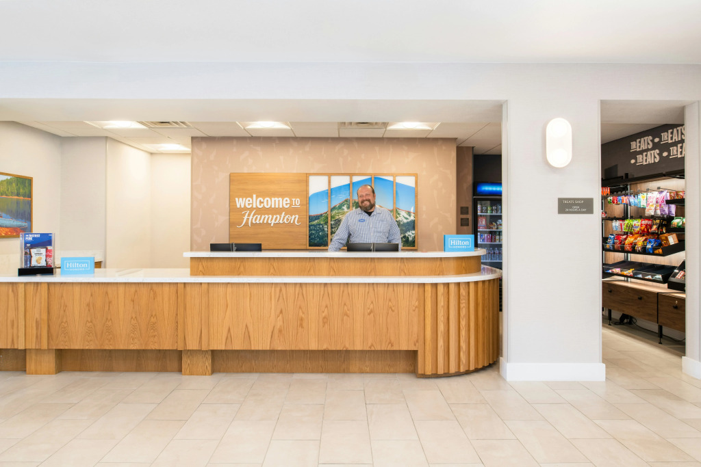 Hampton Inn & Suites Redding