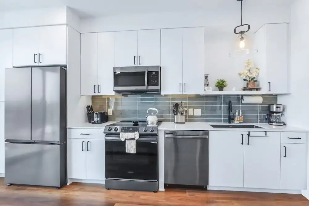 Chic Condo Minutes to Downtown, Gruene, & More