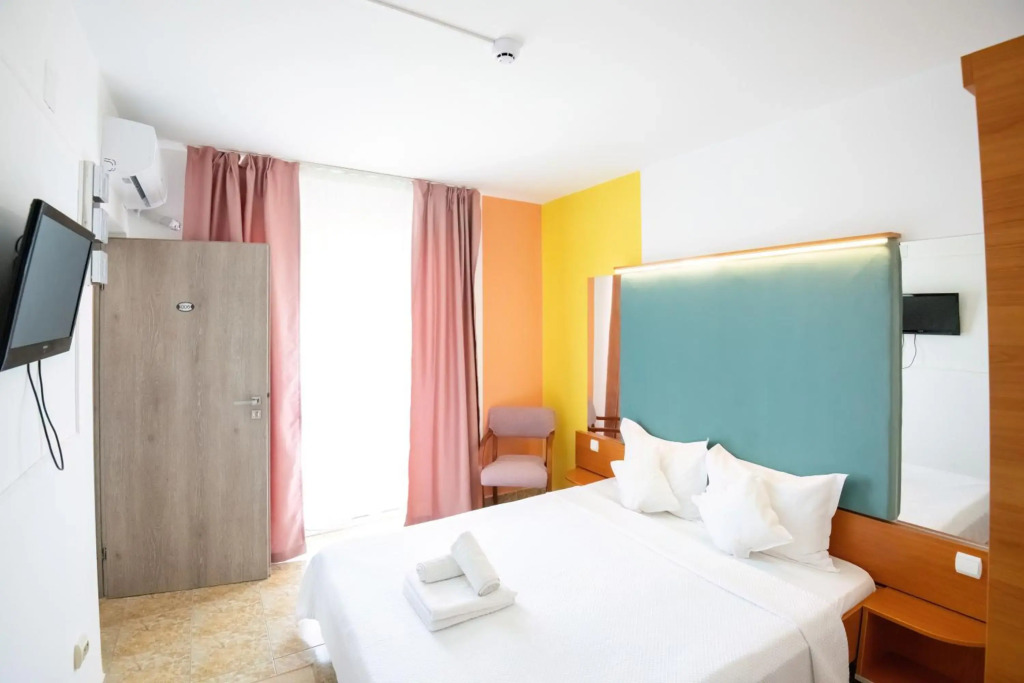 Complex Modern Mamaia