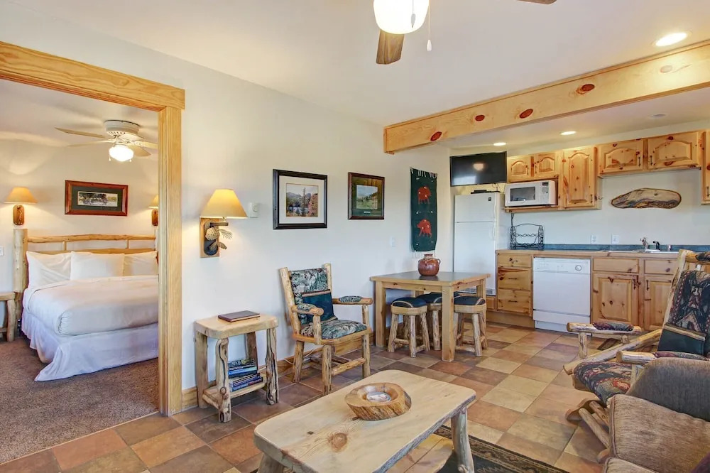 Ptarmigan Mountain 202 3 Bedroom Condo by RedAwning