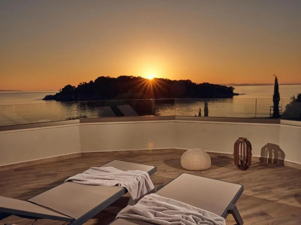 Prima Vista Beachfront Boutique Hotel