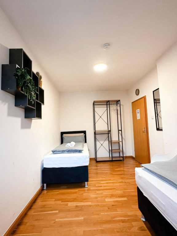 Suiteable Living - Boardinghaus mit Parkplätzen, WLAN und Waschraum